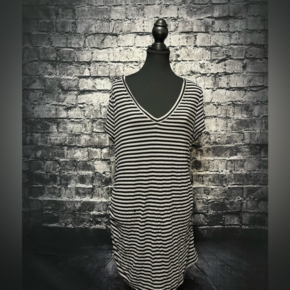 Liz Lange Maternity - Picture 2 of 6